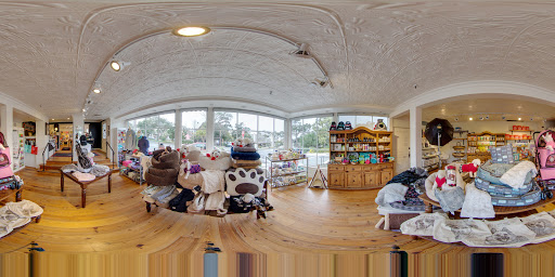 Pet Supply Store «Diggidy Dog», reviews and photos, Ocean Ave & Monte Verde St, Carmel-By-The-Sea, CA 93923, USA