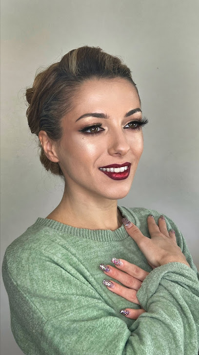 Lucía Mullins Maquillaje y Peinado / Maquilladora - Peinadora