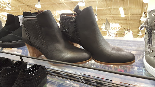 Shoe Store «MJM DESIGNER SHOES», reviews and photos, 951 W Brandon Blvd, Brandon, FL 33511, USA