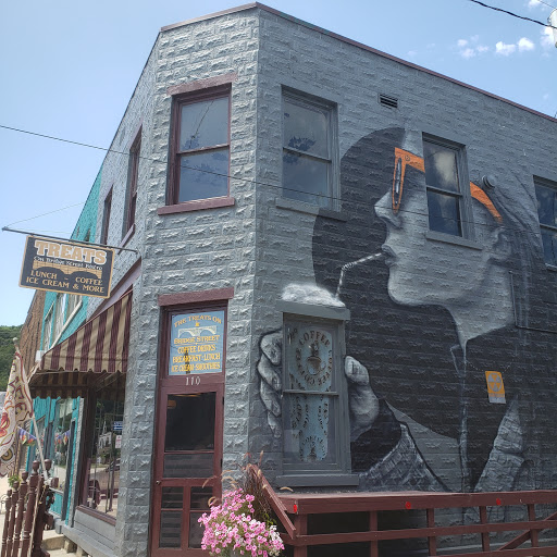 Cafe «Treats On Bridge Street», reviews and photos, 110 W Bridge St, Elkader, IA 52043, USA