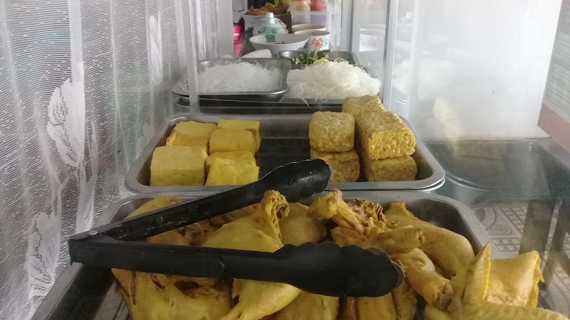 Restoran Padang di Nusa Tenggara Timur: Menikmati Kelezatan Makanan Padang di 15 Tempat yang Berbeda