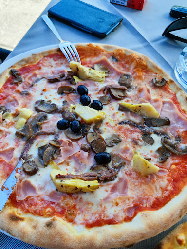 Hans Pizzeria Restaurant in Toblach, Provincia Autonoma di Bolzano – Alto Adige
