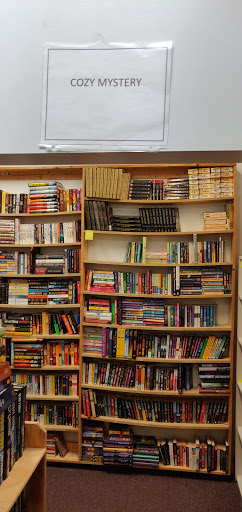 Used Book Store «R & B Used Books», reviews and photos, 12830 Saginaw Rd # F, Grand Blanc, MI 48439, USA