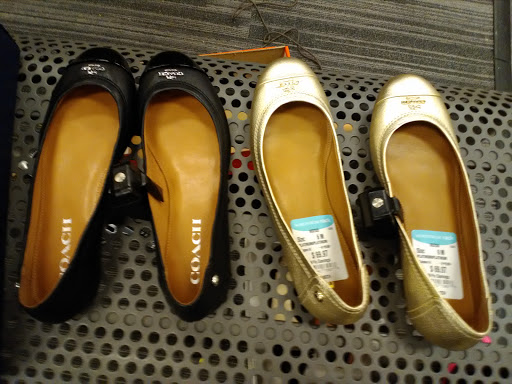 Department Store «Nordstrom Rack East Bay Bridge Shopping Center», reviews and photos, 3839 Emery St, Emeryville, CA 94608, USA