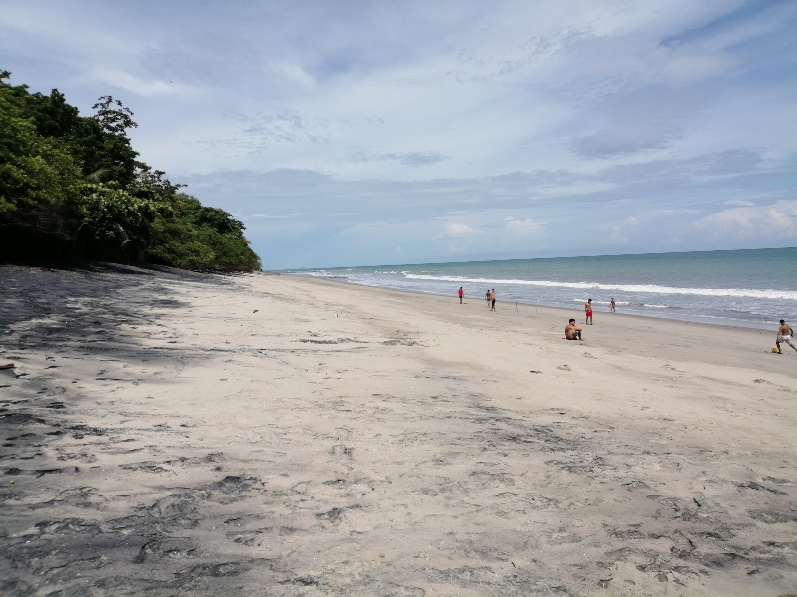 Foto von Los Panama Beach mit grauer sand Oberfläche