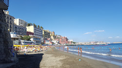 Fotografie cu Spiaggia di via Posillipo II cu o linie de coastă spațioasă