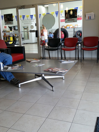 Toyota Dealer «Toyota of Louisville on Dixie Highway», reviews and photos, 6514 Dixie Hwy, Louisville, KY 40258, USA