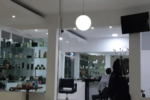 calipso salon y barbería image