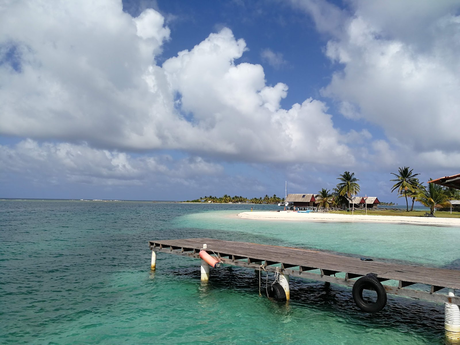 Foto de Waily Lodging beach - lugar popular entre os apreciadores de relaxamento
