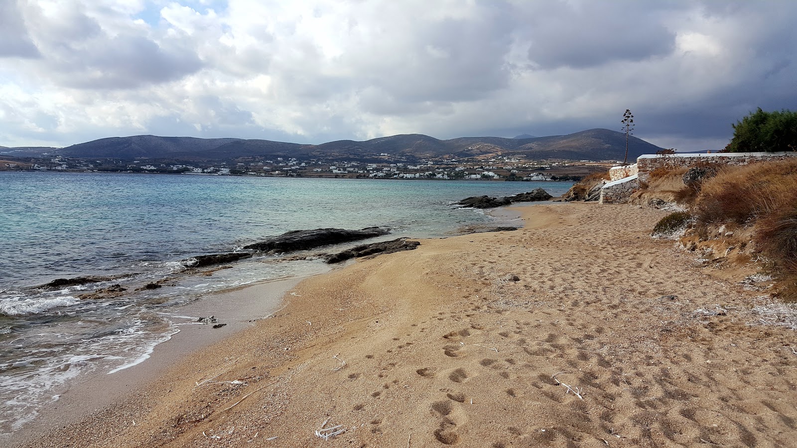Fotografie cu Kalamia beach cu nivelul de curățenie înalt