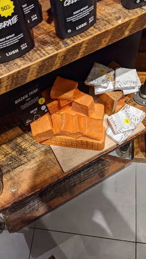 Cosmetics Store «LUSH Fresh Handmade Cosmetics», reviews and photos, 3966 Westheimer Rd, Houston, TX 77027, USA