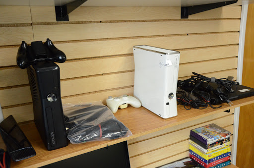 Pawn Shop «Sterling & Knight Jewelry & Pawn», reviews and photos, 244 E Ogden Ave #114, Hinsdale, IL 60521, USA