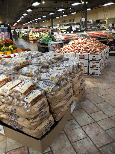 Supermarket «Giant Eagle Supermarket», reviews and photos, 4401 Mayfield Rd, South Euclid, OH 44121, USA