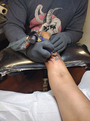 Tattoo Shop «Gold Coast Tattoo Studio», reviews and photos, 639 Lighthouse Ave, Monterey, CA 93940, USA