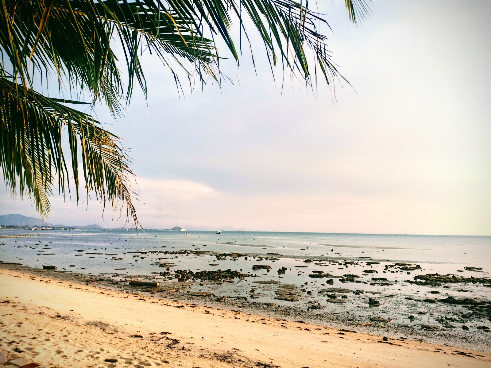 Foto von Bang Makham Beach mit beiger sand Oberfläche