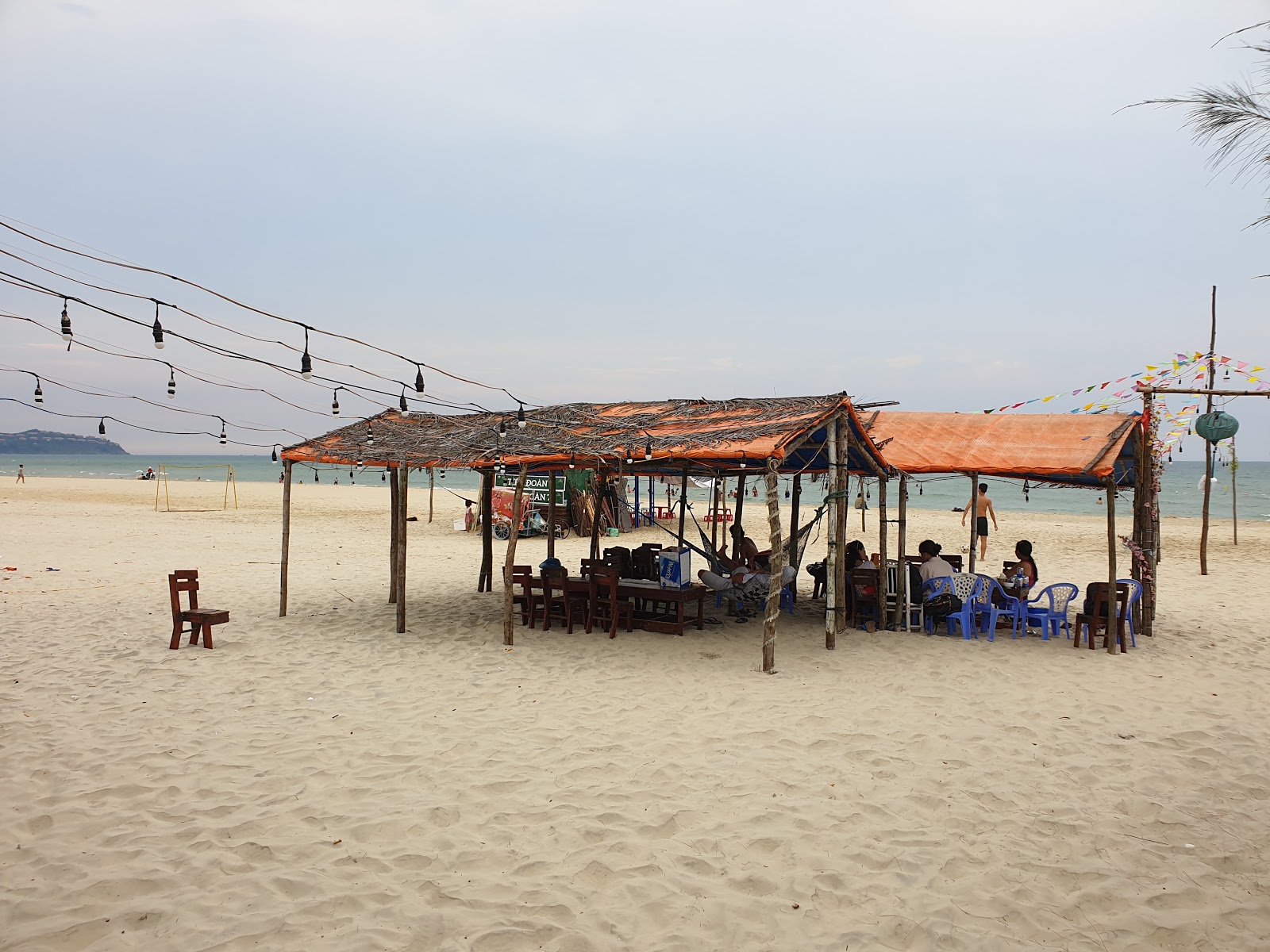 Φωτογραφία του Tan Canh Duong Beach παροχές περιοχής