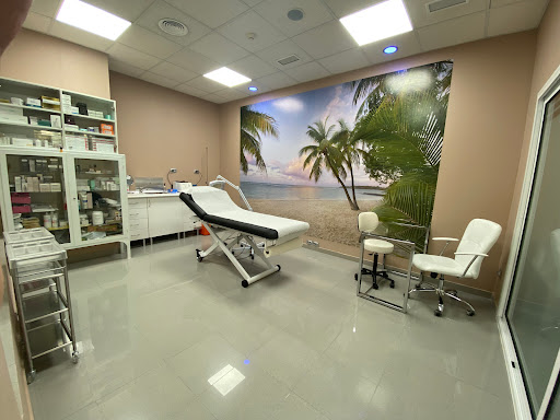 CLINICA INFANTES MEDICO ESTETICA Y CIRUGIA en Bormujos, Sevilla