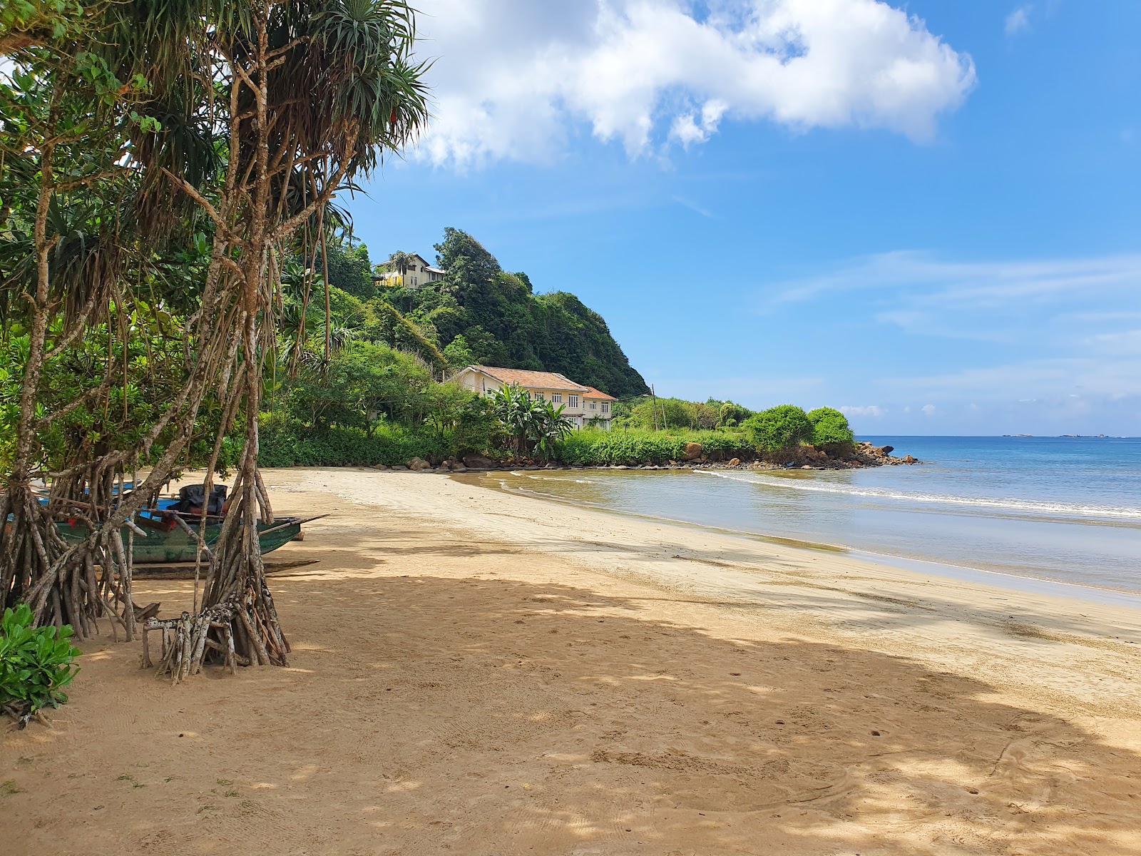 Foto von CocoBay beach mit türkisfarbenes wasser Oberfläche