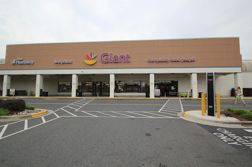 Giant, 18250 Flower Hill Way, Gaithersburg, MD 20879, USA, 