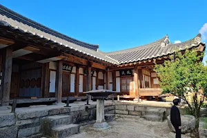 Historic House of the Rich Man Choi, Gyeongju image