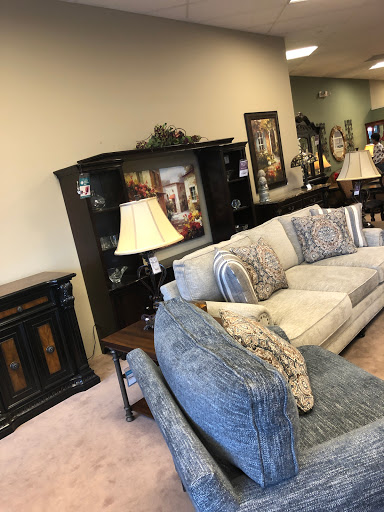 Furniture Store «Raymour & Flanigan Furniture and Mattress Store», reviews and photos, 641 Connecticut Ave, Norwalk, CT 06854, USA