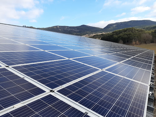 Fournisseur d'équipements d'énergie solaire Clean Progress © SARL - Nettoyage professionel de panneaux photovoltaïques Solliès-Pont