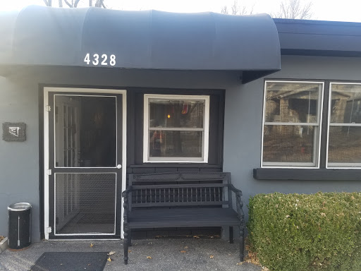 Hair Salon «BlackHearts BarberShop and HairParlour», reviews and photos, 4328 State Line Rd, Kansas City, KS 66103, USA