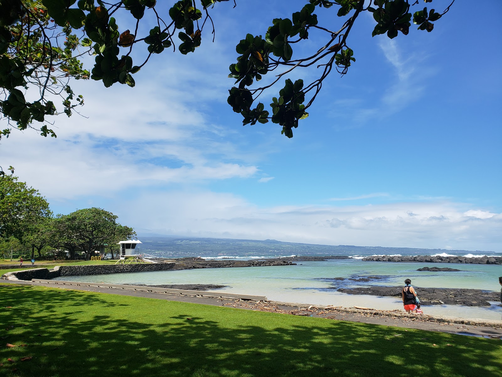 Foto von Onekahakaha Beach befindet sich in natürlicher umgebung