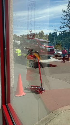 Tire Shop «Discount Tire Store - Tigard, OR», reviews and photos, 11462 SW Pacific Hwy, Tigard, OR 97223, USA