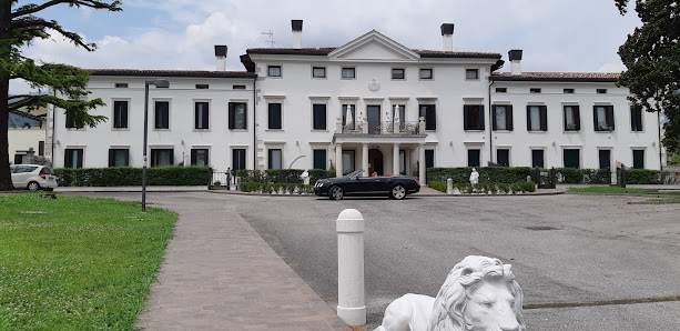Villa Marini Trevisan Hotel Viale Guglielmo Marconi, 8, 33081 Castello d'Aviano PN, Italia