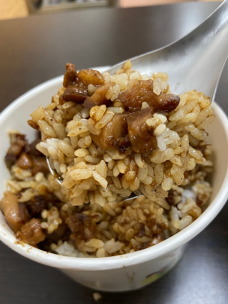 新港老店-和你見麵-豐原必吃大腸蚵仔麵線|推薦赤肉羹|銅板美食|推薦美食|必吃小吃|傳統美食推薦 的照片