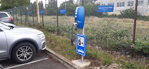 Borne de recharge de véhicules électriques ZEborne Station de recharge Dijon