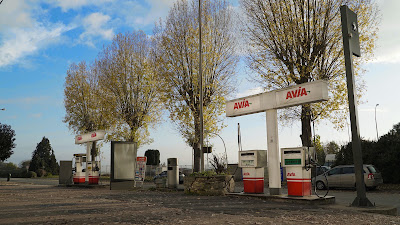 Avia à Louvres