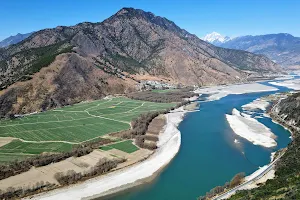 The First Bend of Yangtze River image