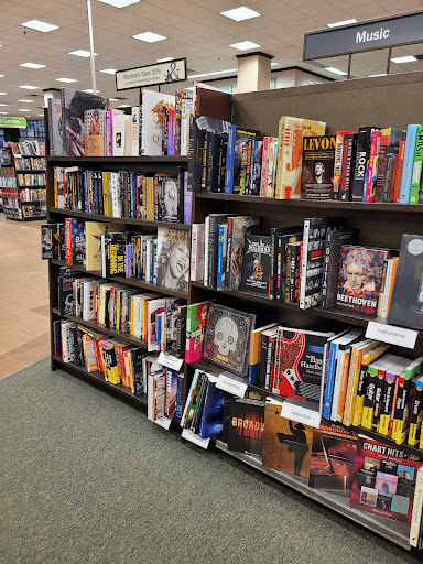 Book Store «Barnes and Noble», reviews and photos, 2500 N Mayfair Rd, Milwaukee, WI 53226, USA