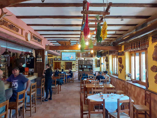 Mesón-Restaurante El Segoviano. en Alcadozo