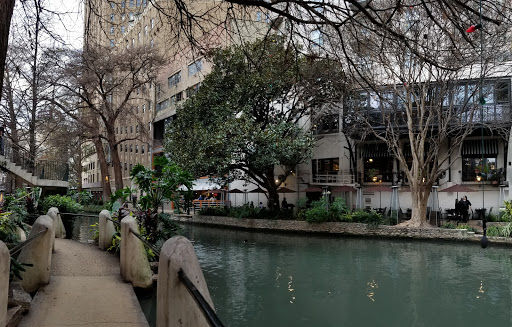 Liquor Store «Riverwalk Wines & Spirits», reviews and photos, 405 E Commerce St, San Antonio, TX 78205, USA