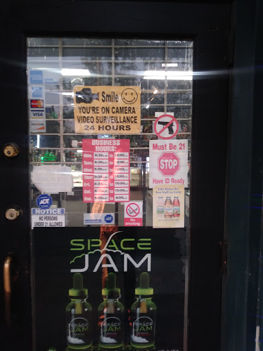 Tobacco Shop «Relax Smoke Shop», reviews and photos, 6 W 39th St, Kansas City, MO 64111, USA