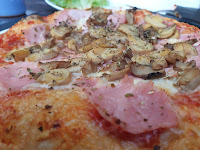 Plats et boissons du Pizzeria à l'Italia à Saint-Martin-de-Londres - n°1