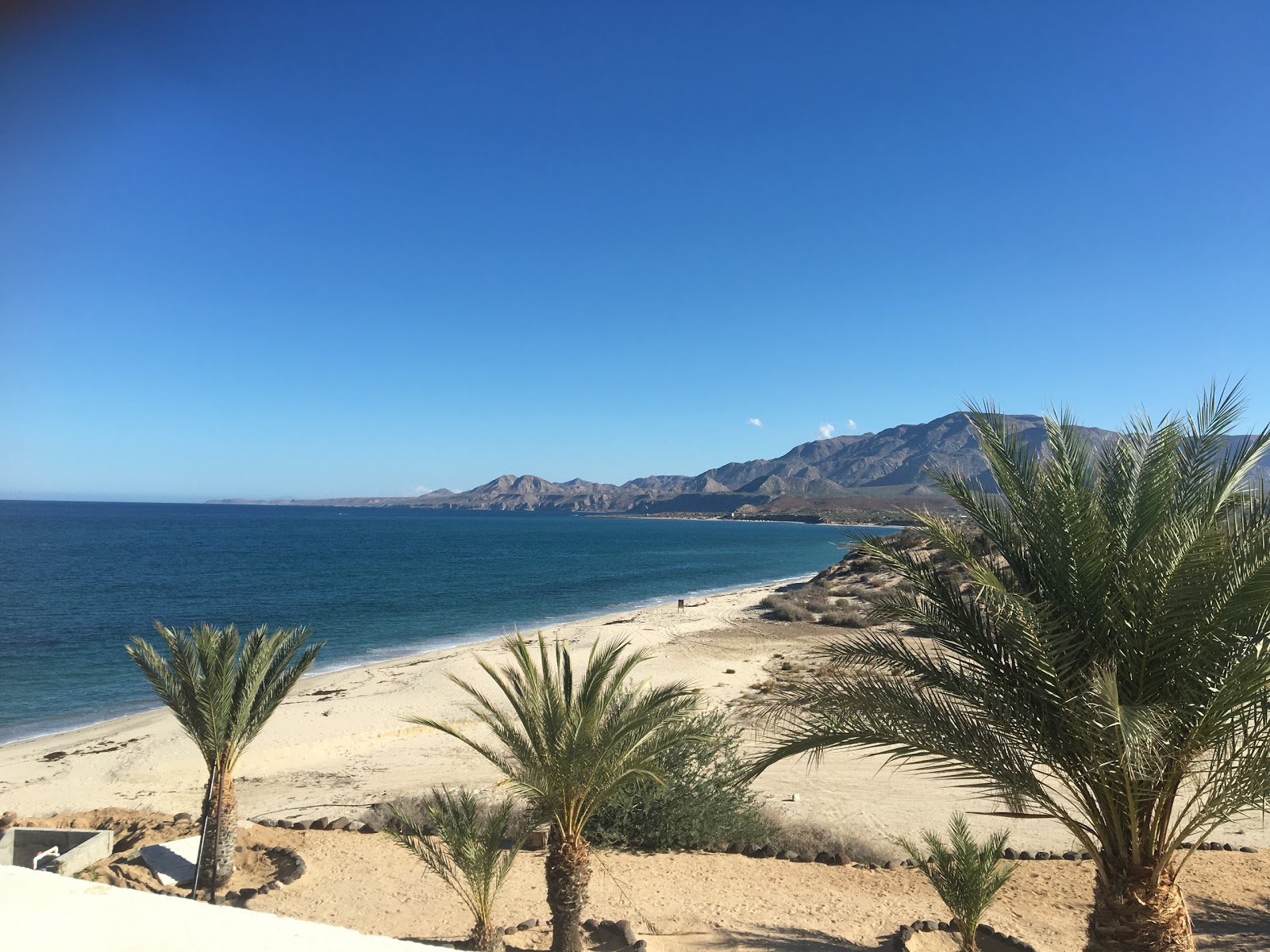 Foto di Playa Rancho El Barril con una superficie del sabbia beige fine