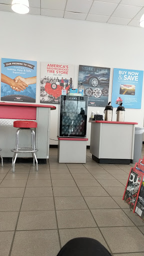 Tire Shop «Discount Tire Store - Elgin, IL», reviews and photos, 875 S Randall Rd, Elgin, IL 60123, USA