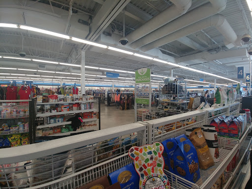 Clothing Store «Ross Dress for Less», reviews and photos, 7511 Lemont Rd, Darien, IL 60561, USA