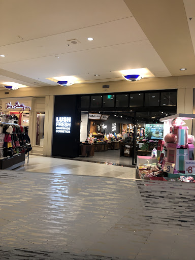 Cosmetics Store «LUSH», reviews and photos, 512 Orland Square Dr, Orland Park, IL 60462, USA