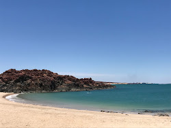 Photo de Aremvee Beach avec un rivage spacieux