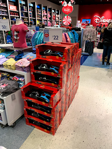 Toy Store «Disney Store», reviews and photos, 5220 Fashion Outlets Way, Rosemont, IL 60018, USA