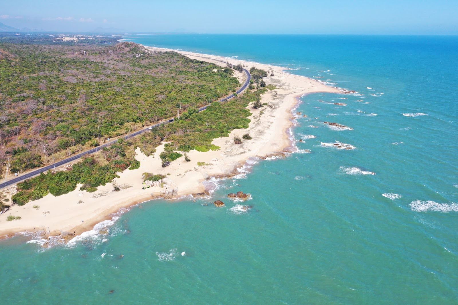 Foto von Binh Chau beach mit lange, gerade küste