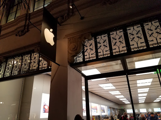 Computer Store «Apple Pasadena», reviews and photos, 54 W Colorado Blvd, Pasadena, CA 91105, USA