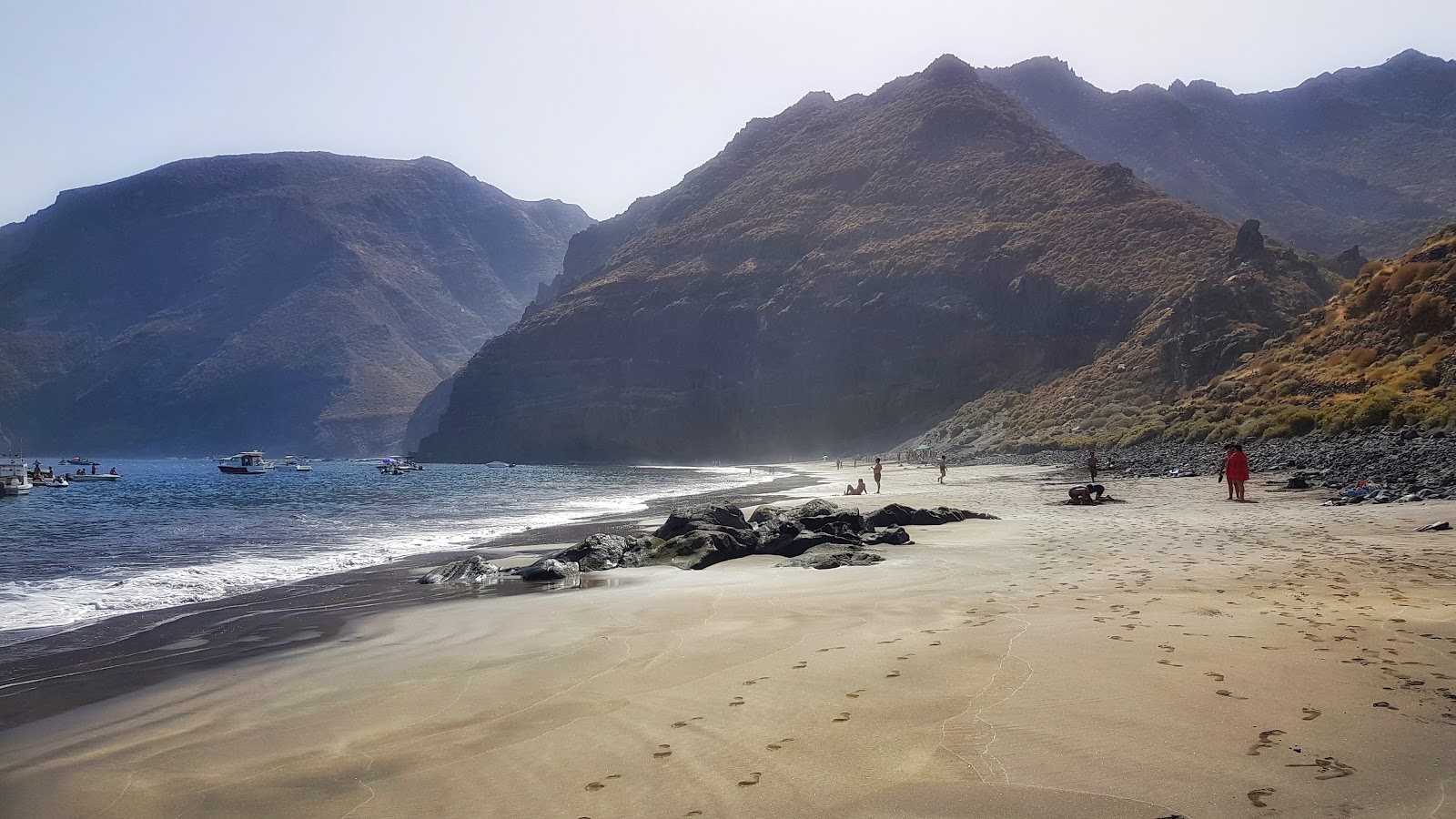 Foto av Playa de Antequera med grå sand yta