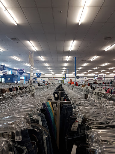 Thrift Store «Higley & Queen Creek Goodwill Retail Store & Donation Center», reviews and photos, 4570 S Higley Rd, Gilbert, AZ 85297, USA