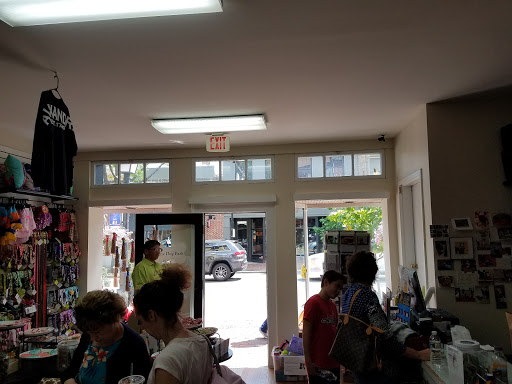 Pet Supply Store «The Dog Park», reviews and photos, 705 King St, Alexandria, VA 22314, USA